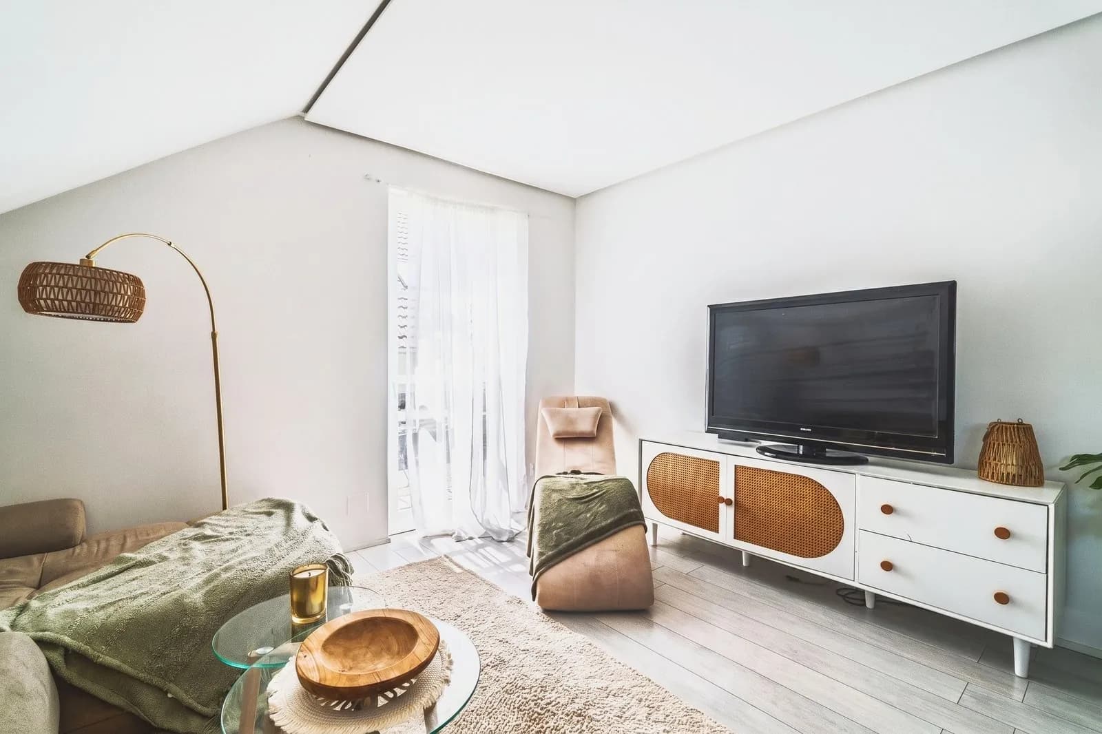 Wohnzimmer mit Fernseher
